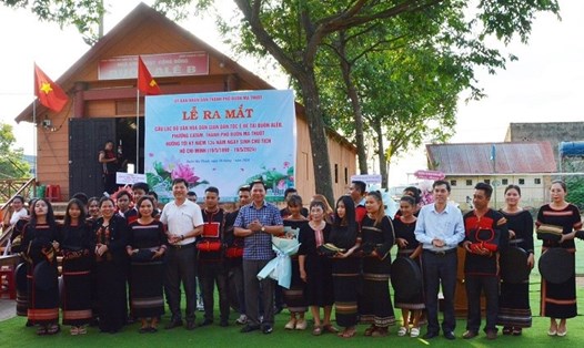 Lễ ra mắt Câu lạc bộ văn hoá dân dân tộc Ê đê tại buôn AlêB, phường Ea Tam. Ảnh: Bảo Trung