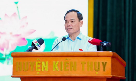 Phó Thủ tướng Chính phủ Trần Lưu Quang tiếp xúc cử tri huyện Kiến Thuỵ. Ảnh: Cổng TTĐT Hải Phòng
