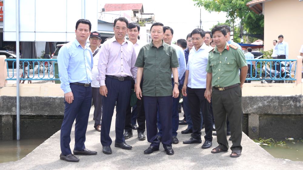 Tại buổi kiểm tra, Phó Thủ tướng Trần Hồng Hà chỉ đạo tỉnh và chủ đầu tư khẩn trương khảo sát, đo đạc, đánh giá lại hiện trạng các hộ dân sinh sống khu vực khai thác của 3 mỏ cát. Đối với các nhà thầu, cần triển khai việc qoan trắc địa hình khu vực mỏ cát.