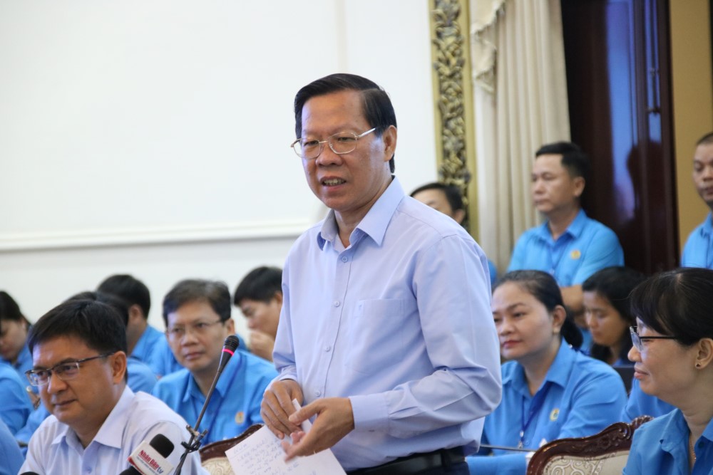Ông Phan Văn Mãi, Chủ tịch UBND TPHCM bày tỏ sự tri ân đối với đội ngũ công nhân lao động TPHCM. Ảnh: Minh Tâm