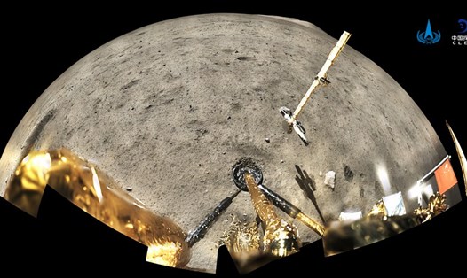 Tàu thăm dò Thường Nga 5 trên Mặt trăng năm 2020. Ảnh: CNSA/Xinhua