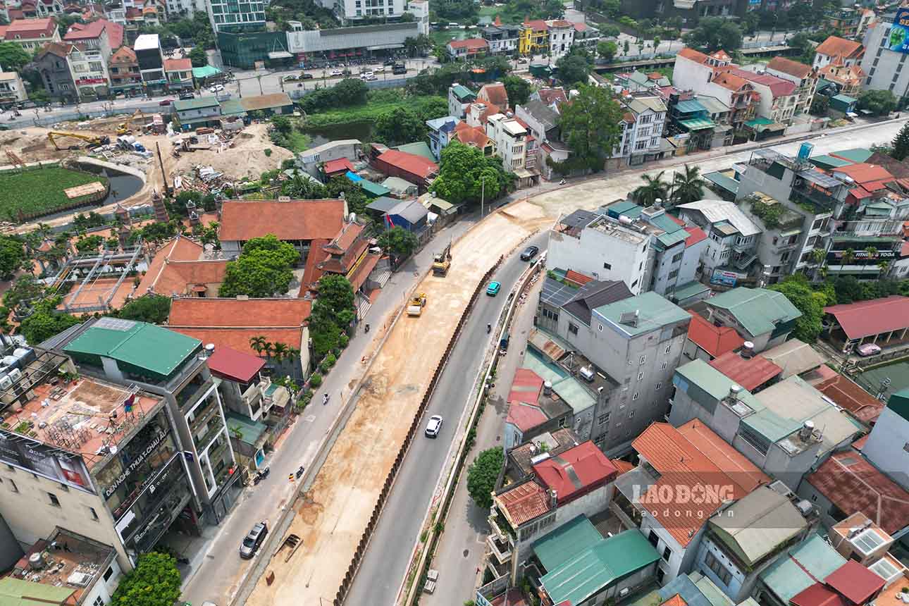 Dự án đầu tư xây dựng đồng bộ tuyến đường Âu Cơ đoạn từ lối vào khách sạn Thắng Lợi đến nút giao cầu Nhật Tân với chiều dài tuyến bổ sung khoảng 3,7km, thuộc dự án xây dựng cầu vượt đường An Dương – Thanh Niên giai đoạn 2, khởi công vào cuối năm 2019. Do phải điều chỉnh thiết kế, phương án thi công và ảnh hưởng của dịch COVID-19 nên dự án tạm dừng.