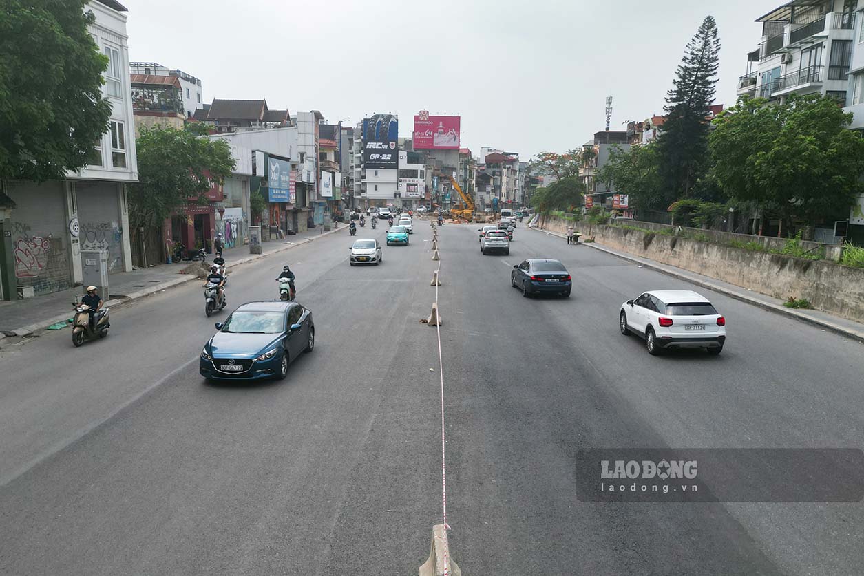 Theo báo cáo của Ban Quản lý dự án đầu tư xây dựng công trình giao thông Hà Nội, hiện nay, các nhà thầu thi công đang huy động máy móc, nhân công để triển khai thi công đồng loạt, phấn đấu thông xe kỹ thuật dự án trước ngày 30.6 và hoàn thành các hạng mục phụ trợ, bàn giao đưa vào sử dụng dự án trước ngày 10.10.2024.