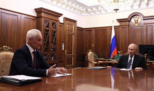 Tổng thống Putin và ​​Phó Thủ tướng thứ nhất Andrei Belousov trong cuộc gặp cuối năm 2023. Ảnh: Điện Kremlin