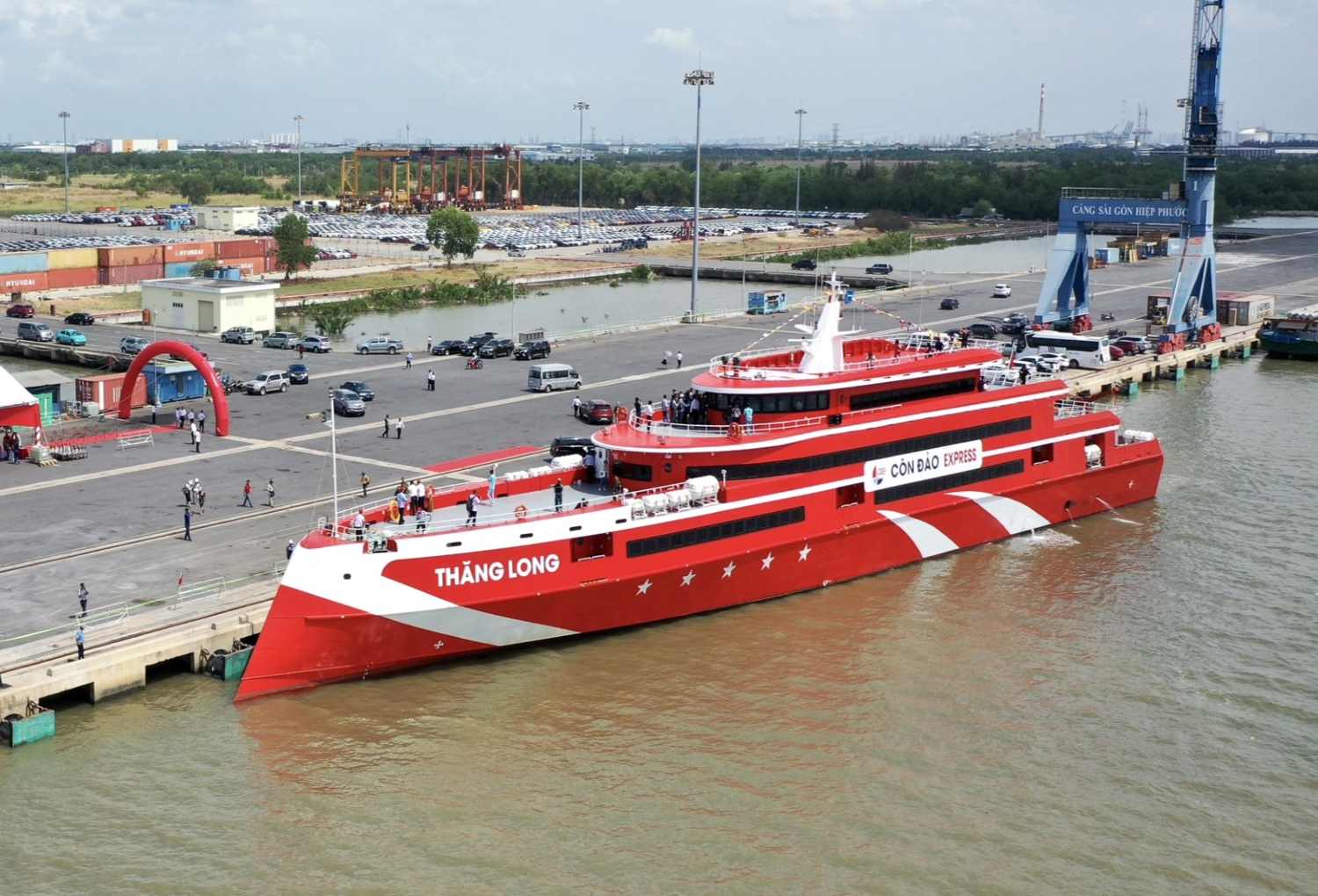 Tàu cao tốc Thăng Long hơn 1.000 chỗ khai thác trên tuyến TPHCM - Côn Đảo.  Ảnh: Thành An