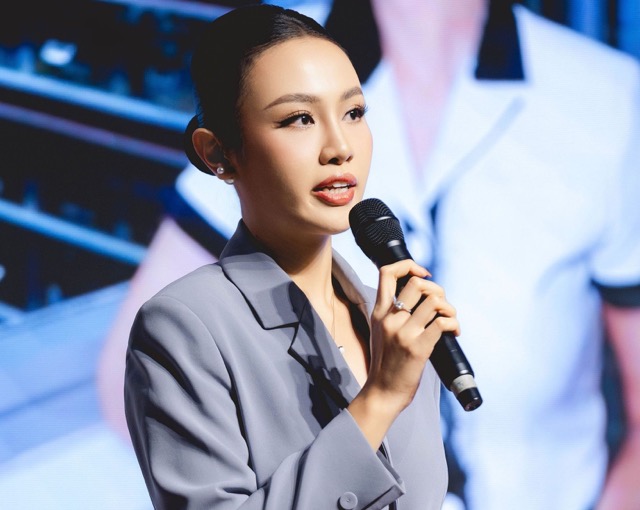 Á hậu Thủy Tiên kể về hành trình của mình. Ảnh: HHHV.