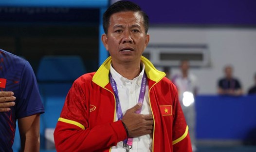 Huấn luyện viên Hoàng Anh Tuấn chia tay các đội tuyển trẻ Việt Nam sau vòng chung kết U23 châu Á. Ảnh: Linh Hoàng