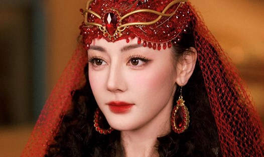 Nữ diễn viên Trung Quốc Địch Lệ Nhiệt Ba. Ảnh: Weibo