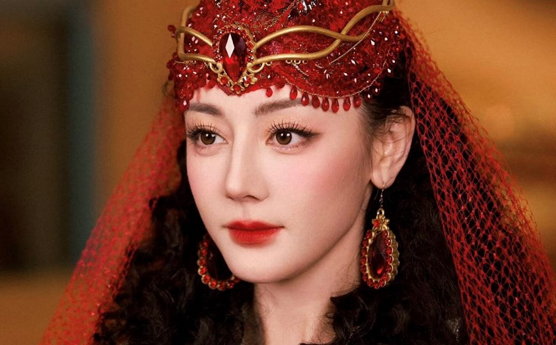 Nữ diễn viên Trung Quốc Địch Lệ Nhiệt Ba. Ảnh: Weibo