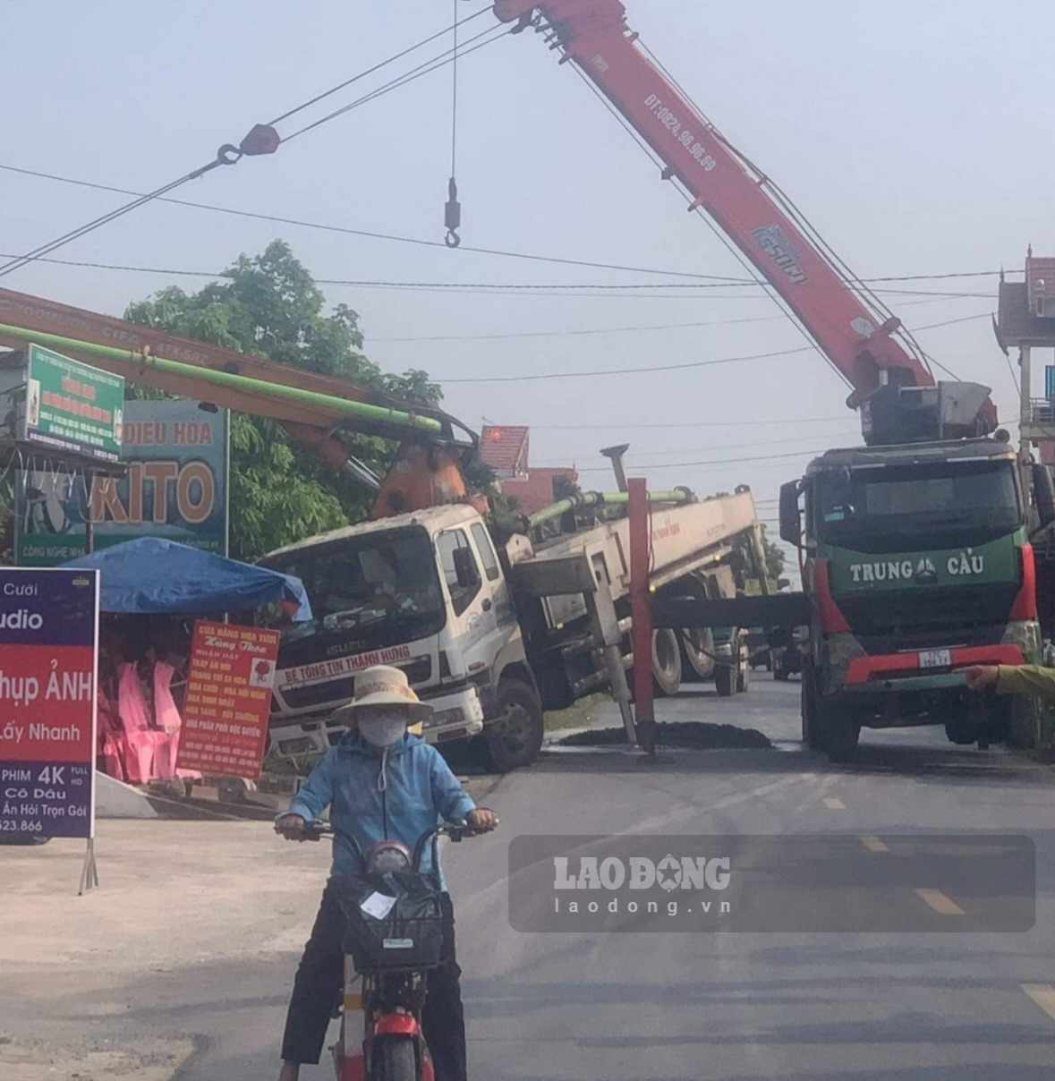 Vụ xe bồn bê tông của Công ty Tín Thành Hưng bị sập hôm 23.4 ở huyện Thái Thụy, tỉnh Thái Bình rất may không gây thiệt hại về người. Ảnh: Người dân cung cấp