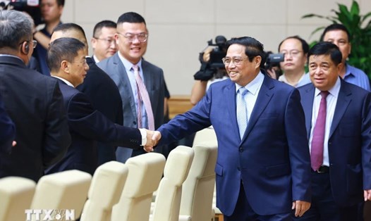 Thủ tướng Chính phủ Phạm Minh Chính với đại diện các doanh nghiệp Trung Quốc. Ảnh: TTXVN