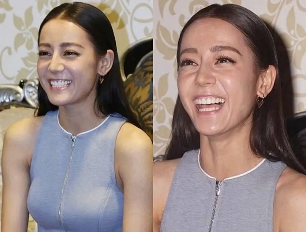 Khi cười hết cỡ, nữ diễn viên cũng để lộ nhiều nếp nhăn trên khuôn mặt. Ảnh: Weibo
