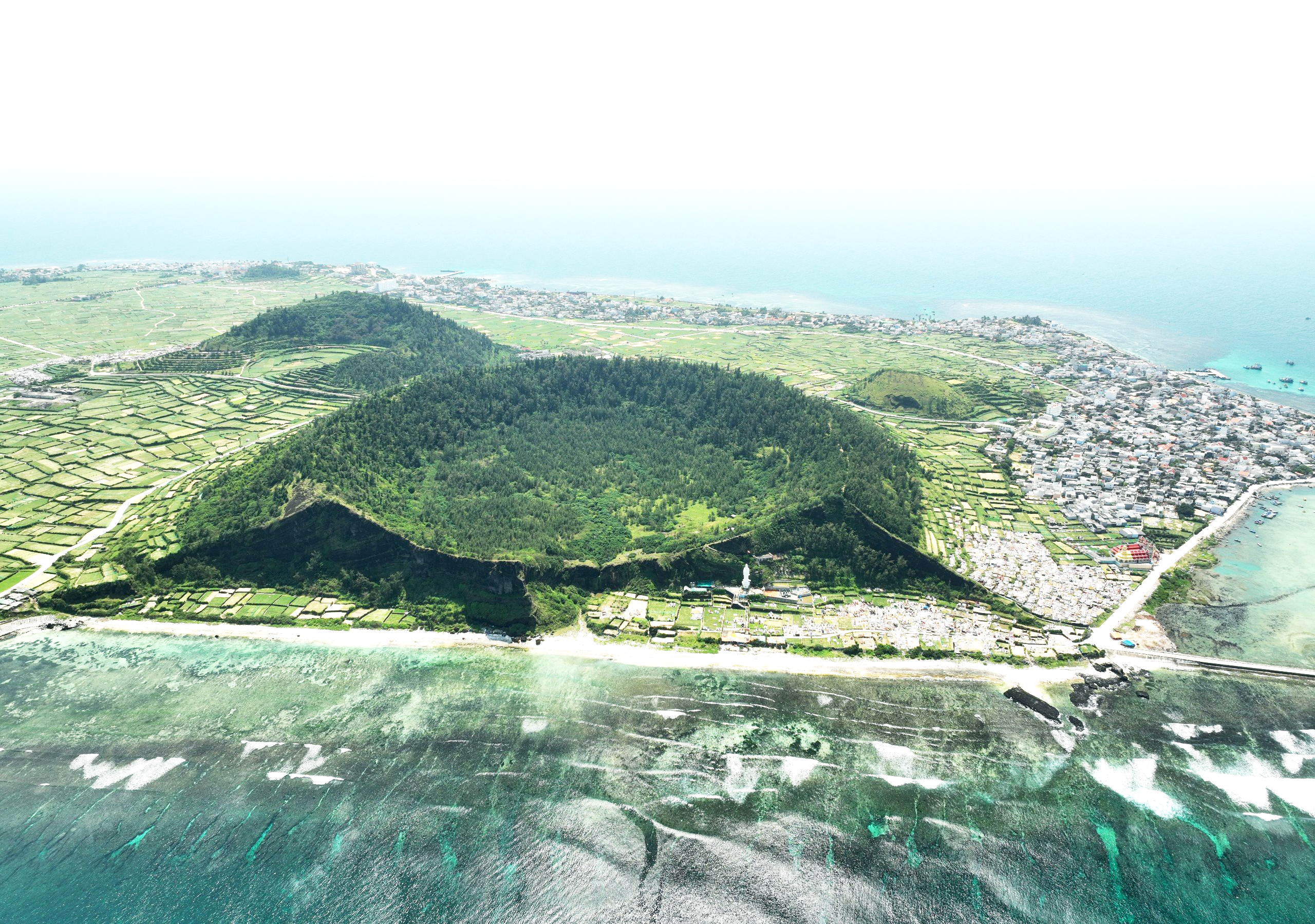 Một góc đảo Lý Sơn. Ảnh: Hữu Danh