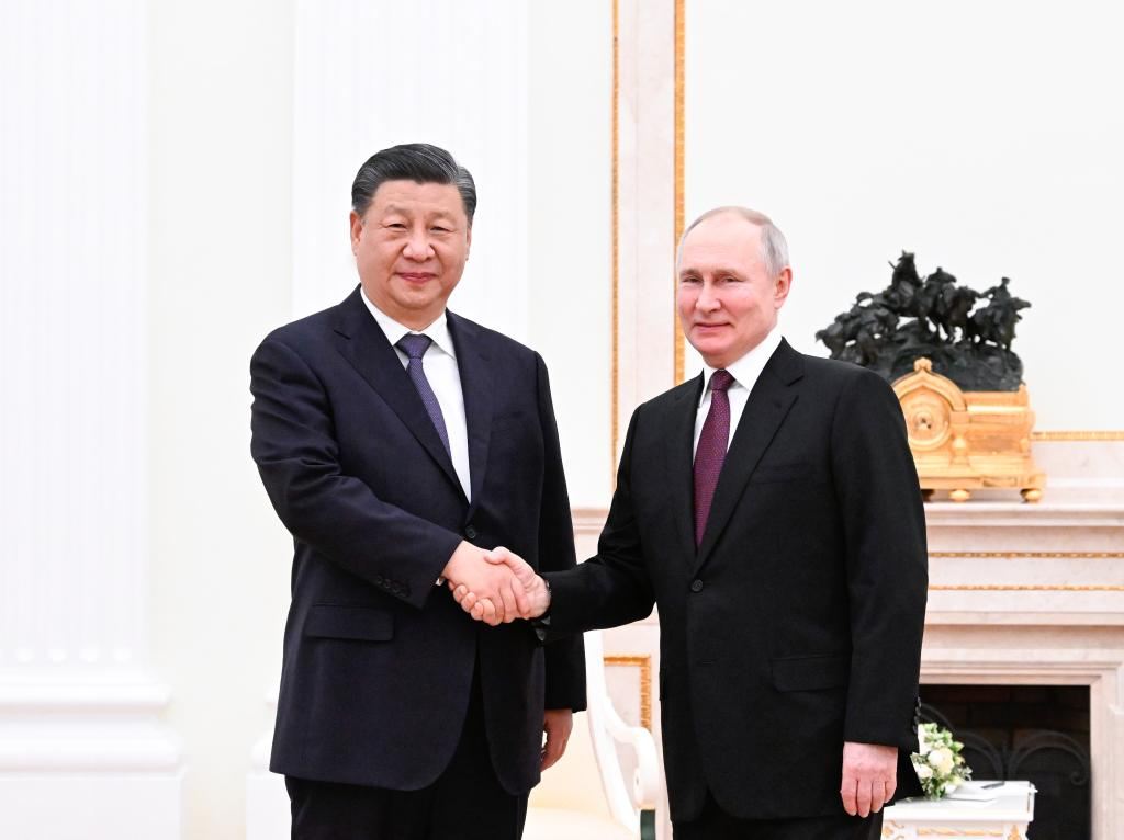 Tổng thống Nga Vladimir Putin đón Chủ tịch Trung Quốc Tập Cận Bình gặp thăm cấp nhà nước tới Nga, ngày 20.3.2023. Ảnh: Xinhua
