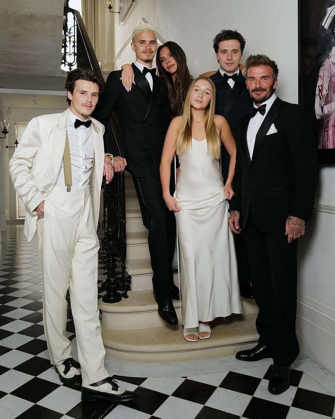 Hai vợ chồng Beckham đã có 4 người con. Ảnh: Instagram nhân vật