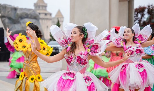 Sun World Ba Na Hills “chiêu đãi” du khách tới Đà Nẵng mùa hè này bằng chuỗi show diễn hấp dẫn. Ảnh: BTC
