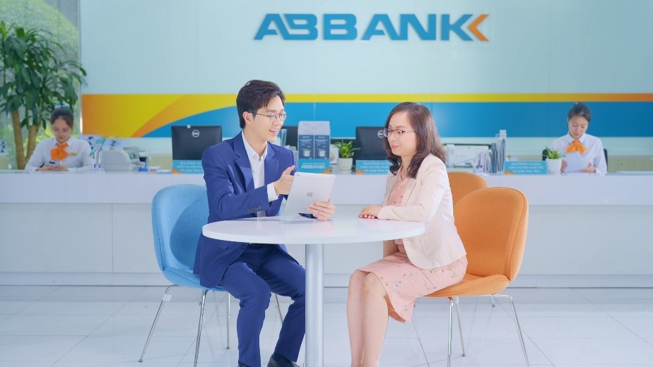 ABBANK luôn chú trọng phát triển các sản phẩm dịch vụ, giải pháp tài chính hiệu quả và linh hoạt, phù hợp với từng nhóm khách hàng.