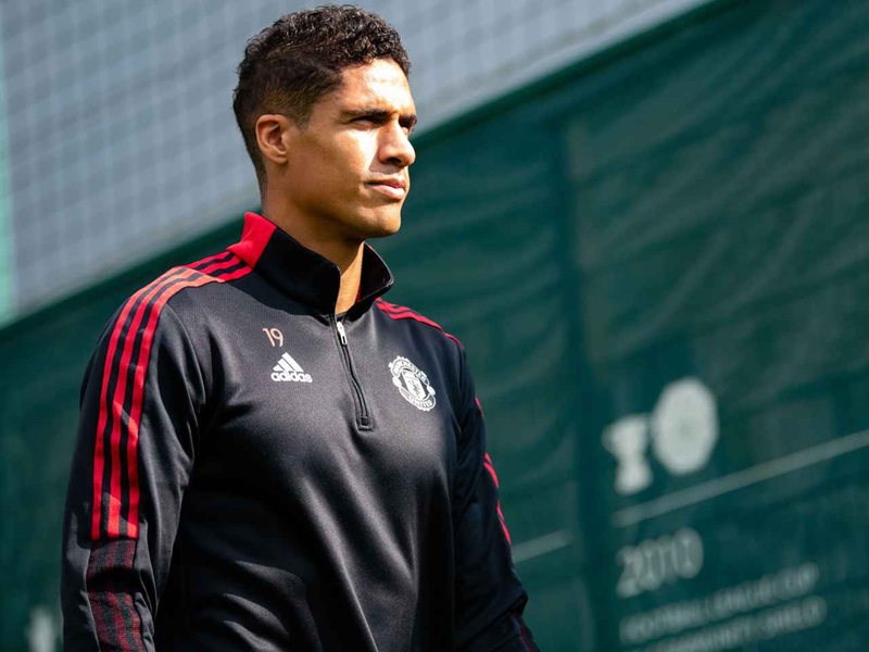 Varane chia tay Man United sau 3 năm. Ảnh: MUFC