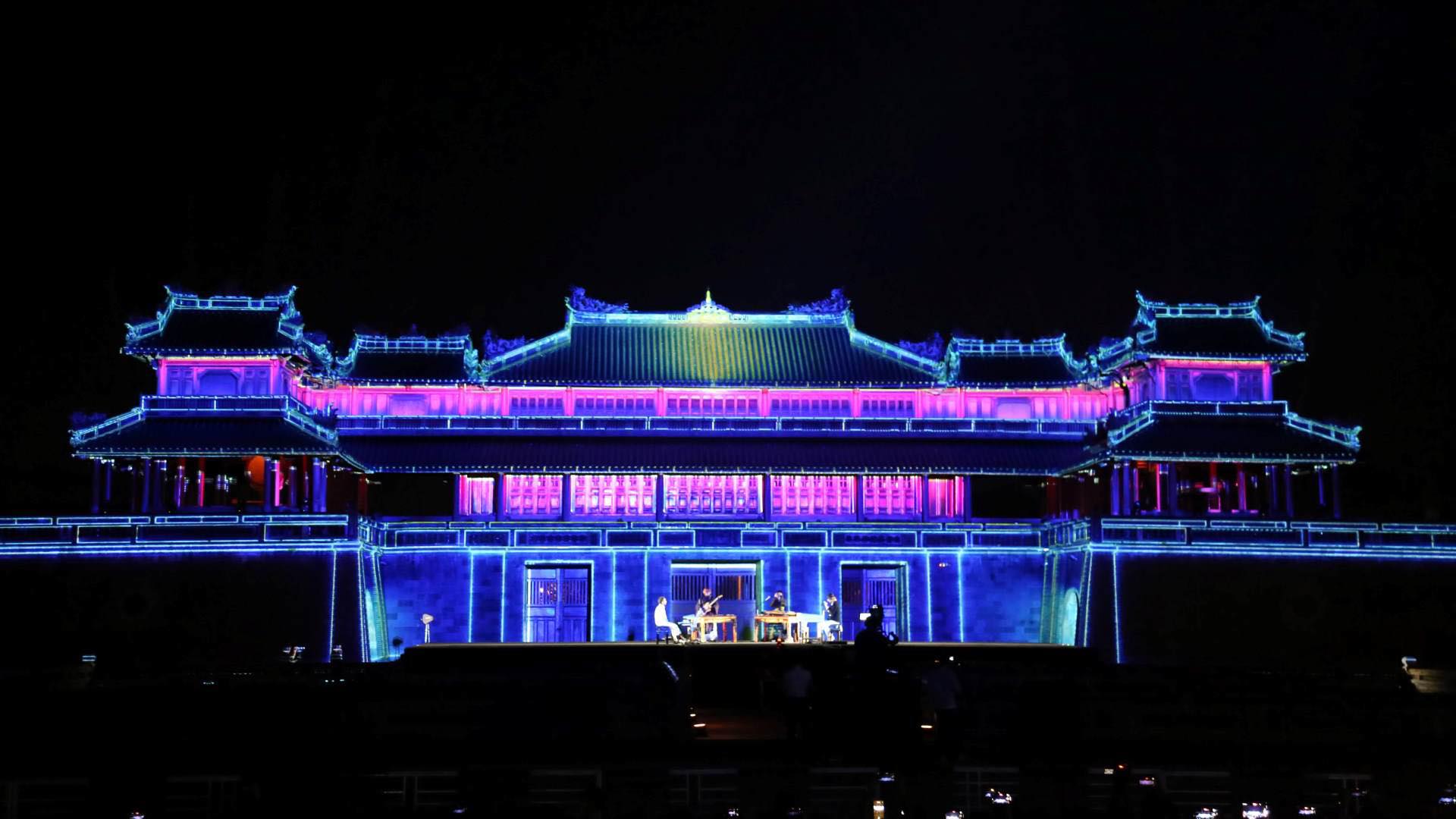 Lễ hội Ánh sáng Huế By Light mang đến những màn trình diễn ánh sáng mãn nhãn. Ảnh: Nguyễn Luân (LĐO)