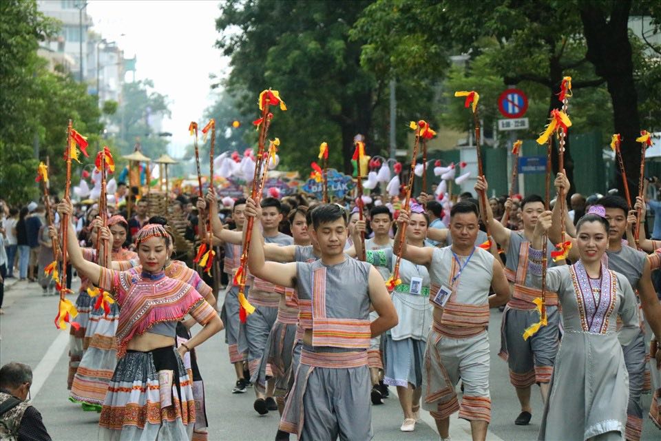 Lễ hội đường phố diễn ra sôi động, náo nhiệt. Ảnh: Phúc Đạt (LĐO)