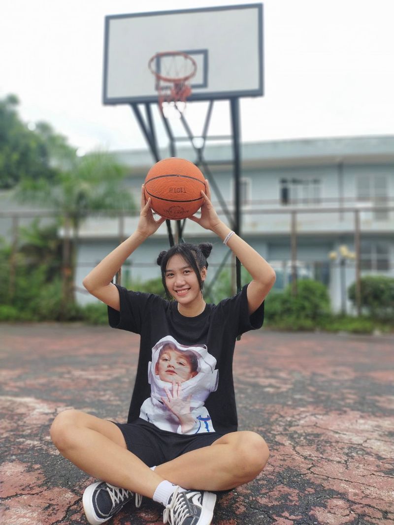 Nguyễn Vân Hà theo đuổi phong cách nữ tính, yêu thích thể thao. Ảnh: FBNV
