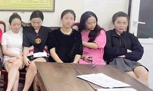 5 cô gái sử dụng ma túy cùng 5 cầu thủ Hồng Lĩnh Hà Tĩnh sẽ bị xử phạt hành chính về tội "sử dụng ma túy". Ảnh: Công an Hà Tĩnh. 