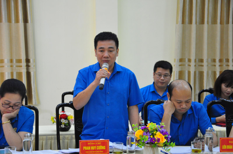 Phó Chủ tịch Liên đoàn Lao Động tỉnh Yên Bái Phan Huy Cường phát biểu về dự án Luật Công đoàn sửa đổi. Ảnh: Đinh Đại