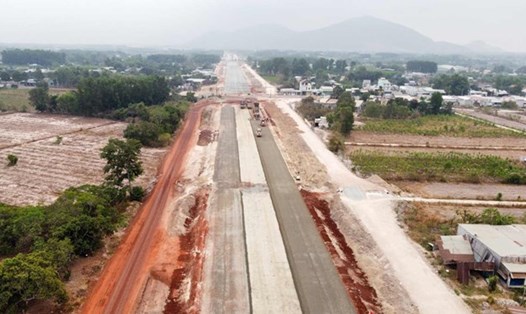 Dự án thành phần 3 cao tốc Biên Hòa - Vũng Tàu đang được khẩn trương thi công. Ảnh: Nguyễn Nam
