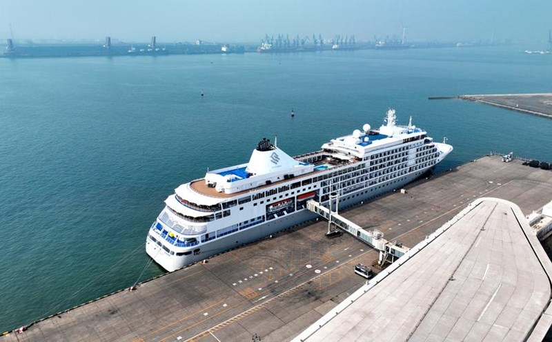 Trung Quốc miễn thị thực cho đối tượng khách du lịch đến bằng tàu. Ảnh: Xinhua