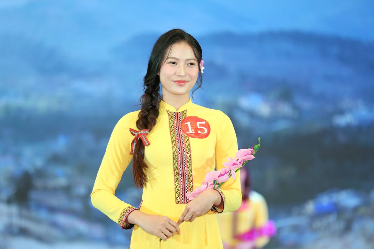 Lữ Thị Phương (VTV Bình Điền Long An) giành danh hiệu Miss áo dài. Ảnh: Nguyễn Đăng