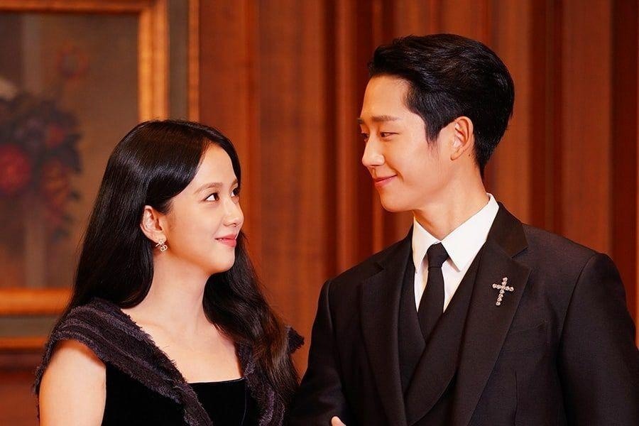 Jisoo và Jung Hae In trong "Snowdrop". Ảnh: Nhà sản xuất