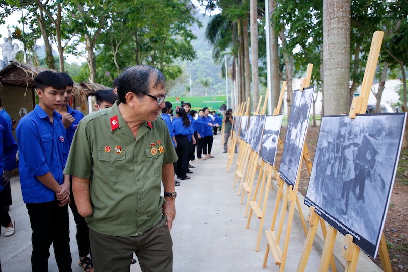 Triển lãm ảnh chủ đề “Kiêu hãnh Trường Sơn” được tổ chức vào sáng 16.5. Ảnh: Công Sáng