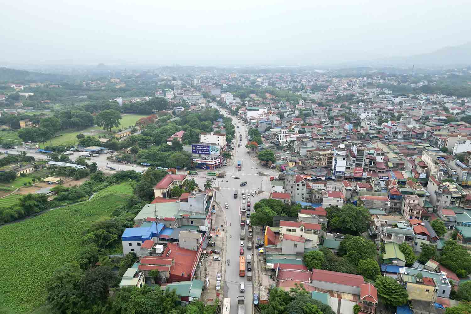 Điểm cuối là khu vực thị trấn Xuân Mai, nơi giao cắt với đường Hồ Chí Minh. 