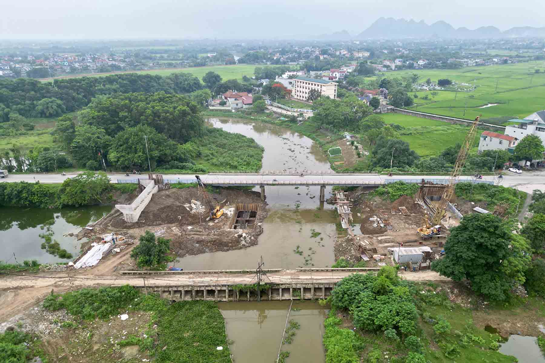 Cầu Mai Lĩnh nằm trên phân đoạn 2 Yên Nghĩa - Chúc Sơn sẽ được mở rộng với kinh phí dự kiến khoảng 657 tỷ đồng. Trong quá trình nâng cấp, quốc lộ 6 sẽ có tất cả 6 cầu, ngoài cầu Mai Lĩnh còn có thêm cầu Đồng Trữ, Tân Trượng, Quán Lát, Xuân Mai và Năm Lu.