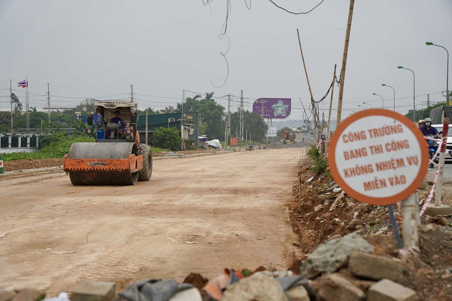 Hiện chủ đầu tư đang phối hợp cùng với UBND huyện Chương Mỹ, quận Hà Đông tập trung nhanh nhất trong công tác giải phóng, có mặt bằng đến đâu sẽ thi công ngay đến đó. Dự kiến đến năm 2025, công tác giải phóng mặt bằng sẽ hoàn thành.