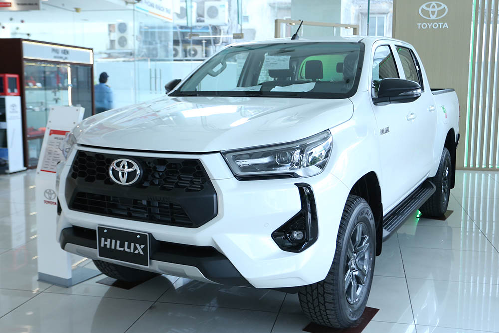 Ảnh thực tế Toyota Hilux 2024 đang có mặt ở đại lý tại TPHCM. Ảnh: Thanh Vũ