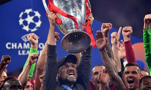 Jurgen Klopp cùng Liverpool nâng cao chức vô địch Champions League mùa giải 2018-2019.  Ảnh: UEFA Champions League