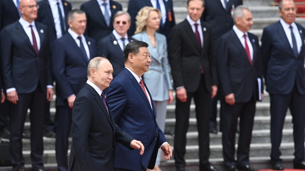 Chủ tịch Trung Quốc Tập Cận Bình đón Tổng thống Nga Vladimir Putin, sáng 16.5.2024. Ảnh: Sputnik