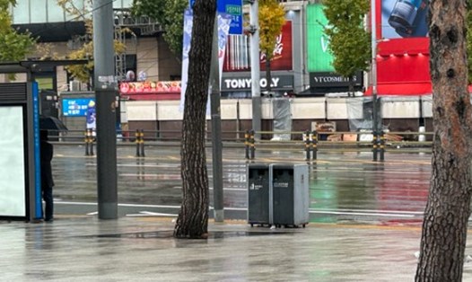 Có rất ít thùng rác công cộng ở Seoul, Hàn Quốc. Ảnh: Joongang Daily