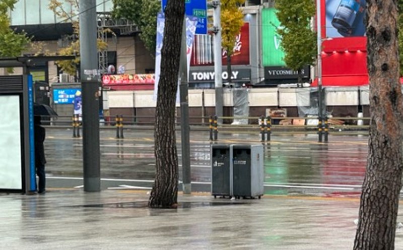 Có rất ít thùng rác công cộng ở Seoul, Hàn Quốc. Ảnh: Joongang Daily