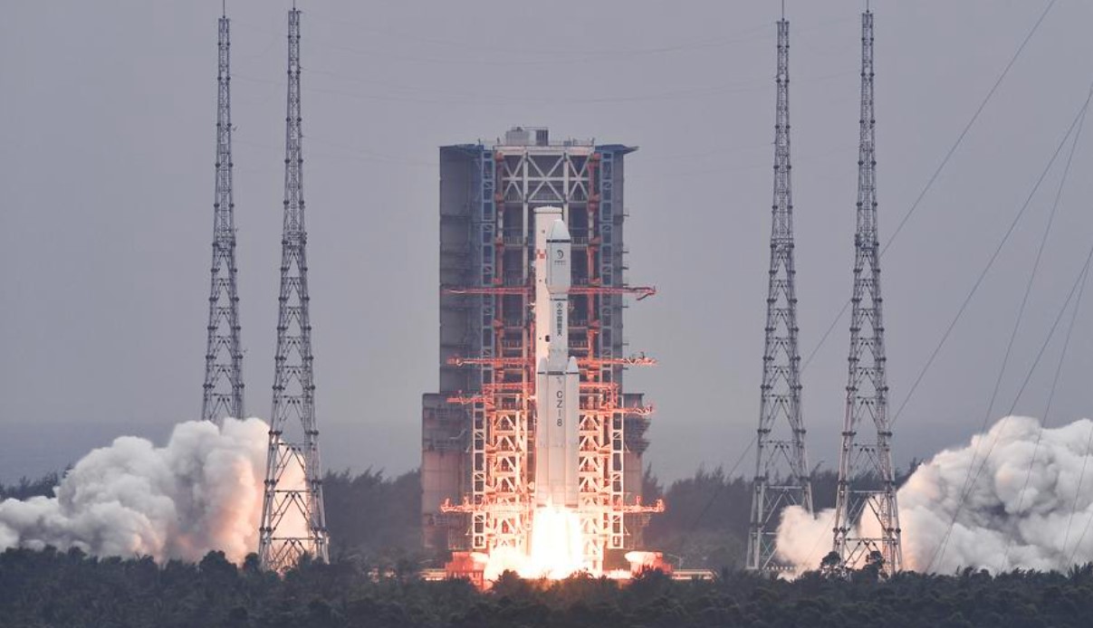 Tên lửa Trường Chinh 8 phóng vệ tinh Queqiao-2 để liên lạc Trái đất - Mặt trăng tại Trung tâm phóng vũ trụ Văn Xương ở tỉnh Hải Nam, Trung Quốc, ngày 20.3.2024. Ảnh: Tân Hoa Xã