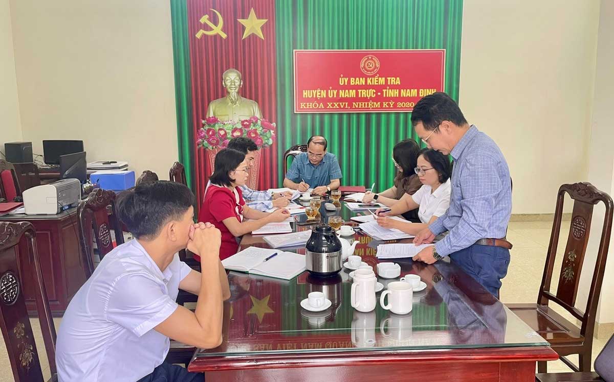 Kỳ họp thứ 35 của Ủy ban Kiểm tra Huyện ủy Nam Trực (tỉnh Nam Định), nhiệm kỳ 2020 - 2025. Ảnh: Cổng TTĐT huyện Nam Trực