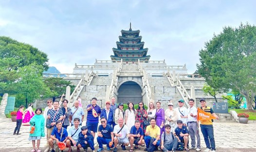 Đoàn khách du lịch nước ngoài. Ảnh: Doanh nghiệp cung cấp