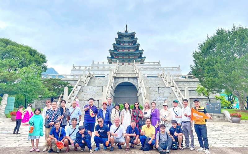 Đoàn khách du lịch nước ngoài. Ảnh: Doanh nghiệp cung cấp