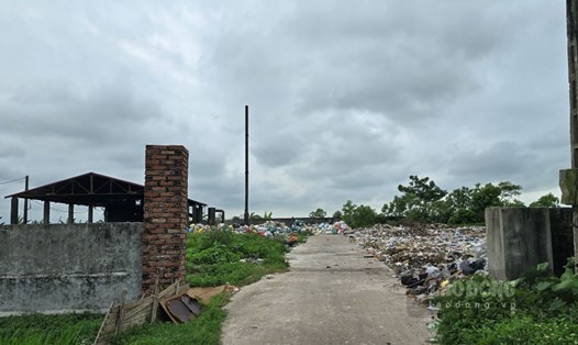 Sẽ di dời bãi rác gây ô nhiễm ở xã Nam Trung (huyện Tiền Hải, tỉnh Thái Bình). Ảnh: Trung Du