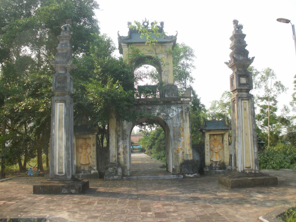 Đền Chính nơi thờ Cương Quốc công Nguyễn Xí ở thôn Song Nam, xã Cương Gián.