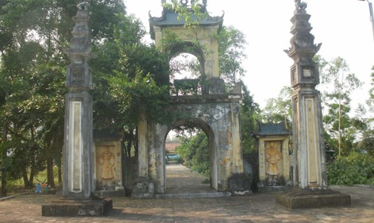 Đền Chính nơi thờ Cương Quốc công Nguyễn Xí ở thôn Song Nam, xã Cương Gián.