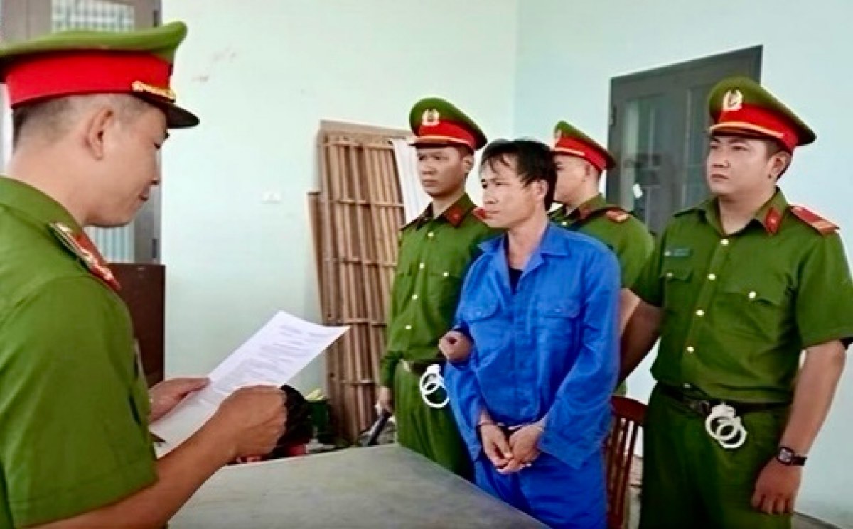 Nguyễn Hữu Chính khi bị bắt. Ảnh: VKSND Bình Thuận