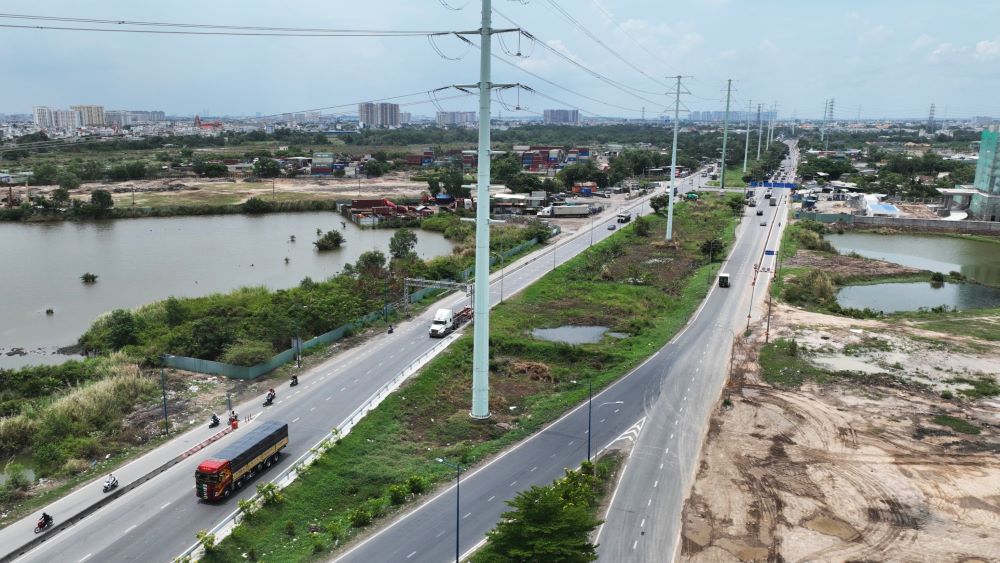  Nhánh cầu vượt trên đường vành đai 2 - một trong các hạng mục đã hoàn thành của dự án nút giao thông Mỹ Thủy. Trong ảnh là hướng đường Võ Chí Công đi về cao tốc TP HCM - Long Thành.