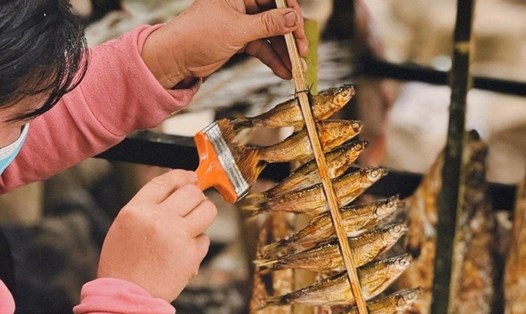 Cá nướng sông Đà. Ảnh: Dạ Ngân